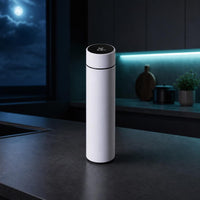 Dromy Bottle blanca en cocina nocturna